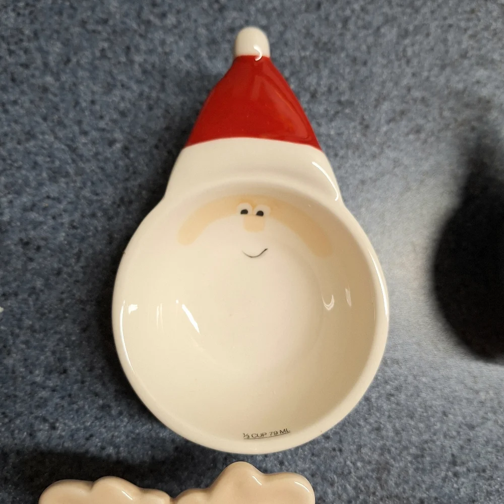 Avon Festive Holiday Ceramic Measuring Cups and Cookie Cutter Bundle, NWT